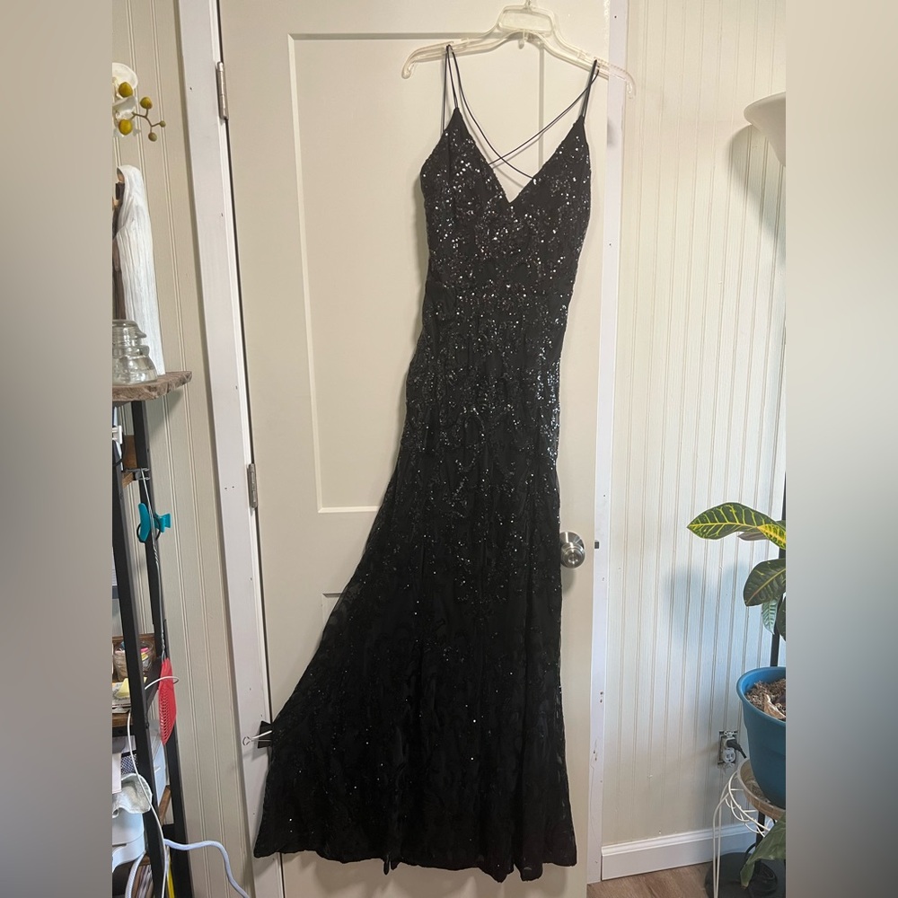 Elegant Black Sequin Evening Dress with Spaghetti Straps
